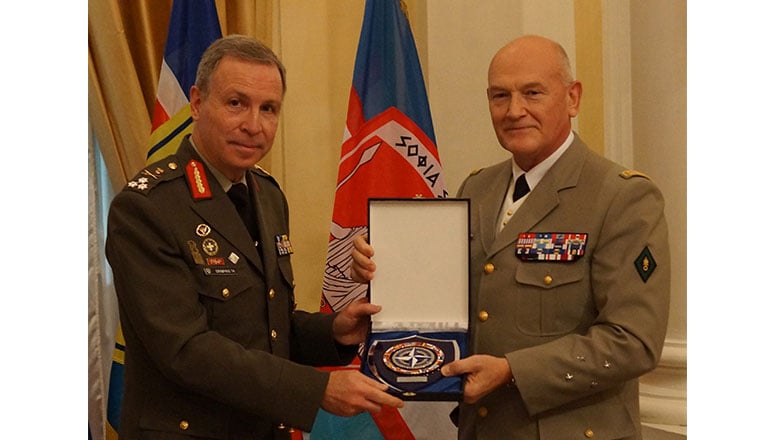 NDC Commandant Lieutenant General Olivier Rittimann presents the Commandant of the Helenic National Defence College Lieutenant General Themistoklis Grymbiris with the NDC Crest.