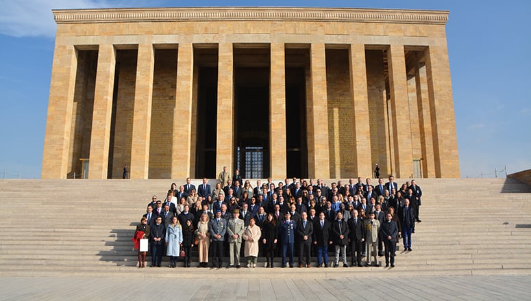 Group photo at the Atatürk Mausoleum (Anıtkabir - Credits: Rob Koster)