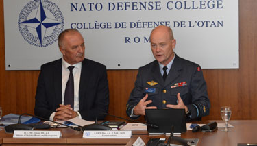 NDC Commandant Lieutenant General Max A.L.T. Nielsen briefing the Defence Minister of Bosnia and Herzegovina, Mr Zukan Helez on the NDC mission and activities.