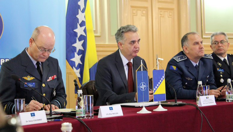 Mr Zoran Šajinović briefing Course Members.
