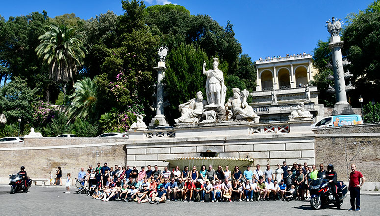 Walls Walk’s participants at Piazza Del Popolo in Rome.